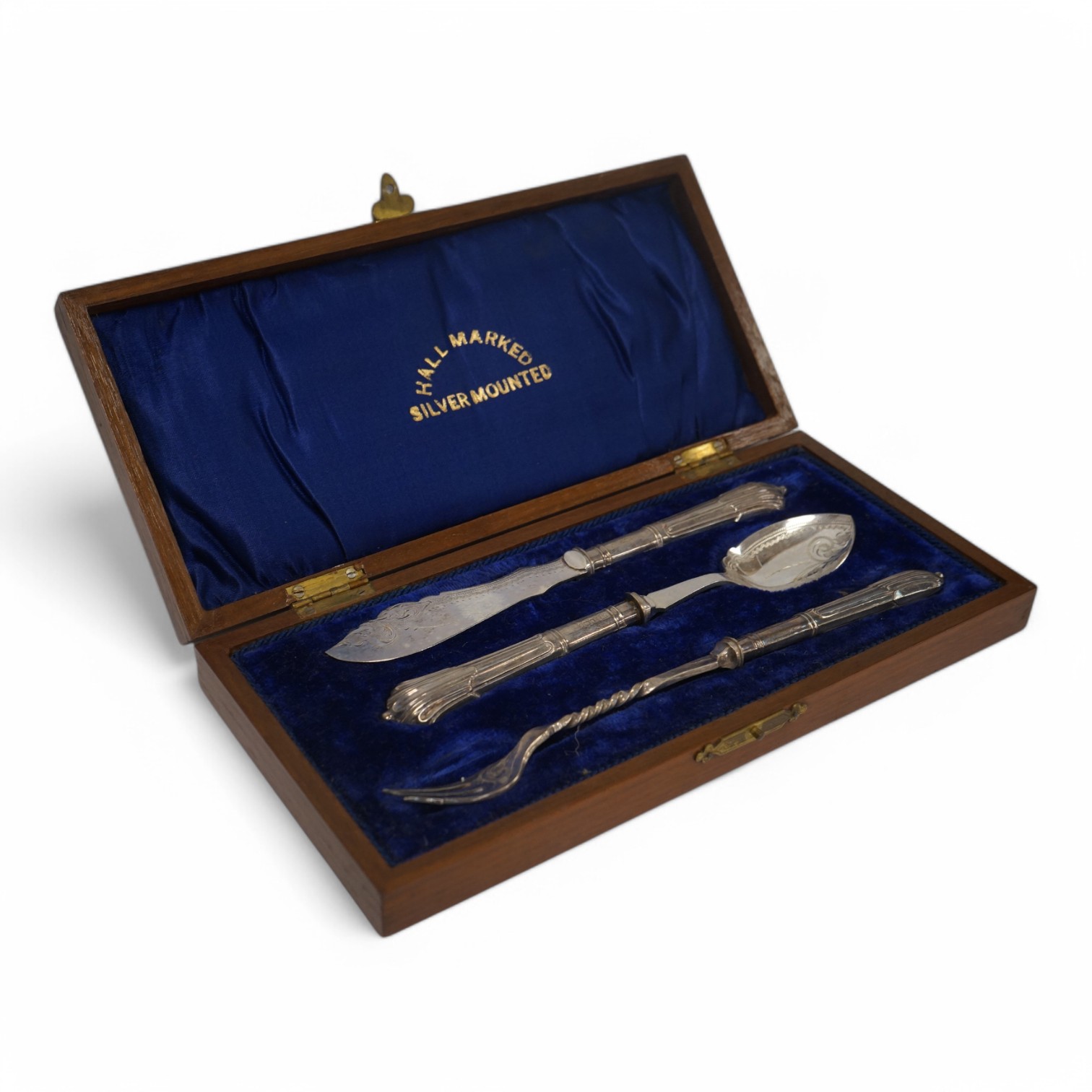 A cased Edwardian three piece silver handled plated cutlery set, comprising, a pickle fork, a preserve spoon and a butter knife, John Batt & Co Ltd, Sheffield, 1901. Condition - fair to good.